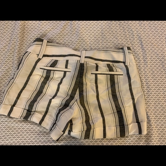 Express Shorts size 4 - Picture 2 of 5